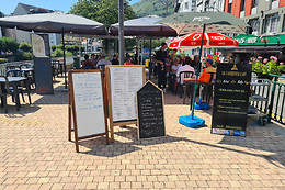 Le Carrefour Café