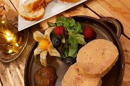 Eat's Wine O Clock