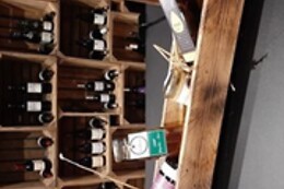 Eat's Wine O Clock