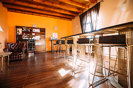 BODEGAS TAMPESTA
