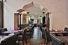 Aux Indes